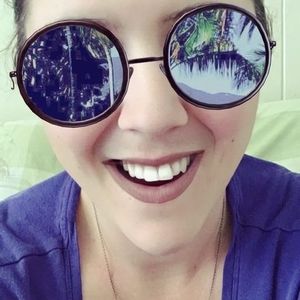 Meet your Posher, Caitlin